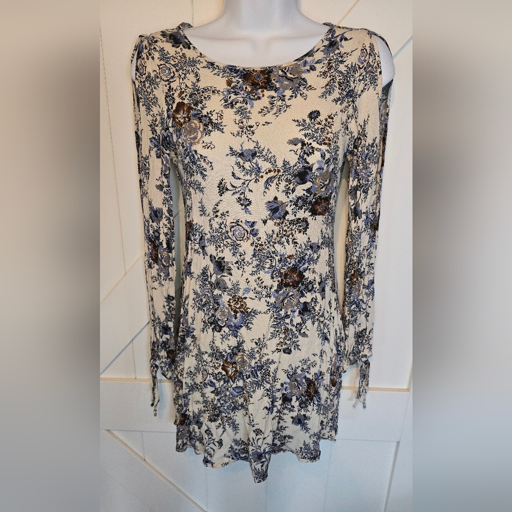 American Eagle Cream Blue Floral Open Back Cold Shoulder Dress Size XXS
